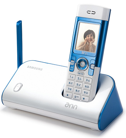 The Ann Sweety from Samsung Combines Phone and TV Remote
